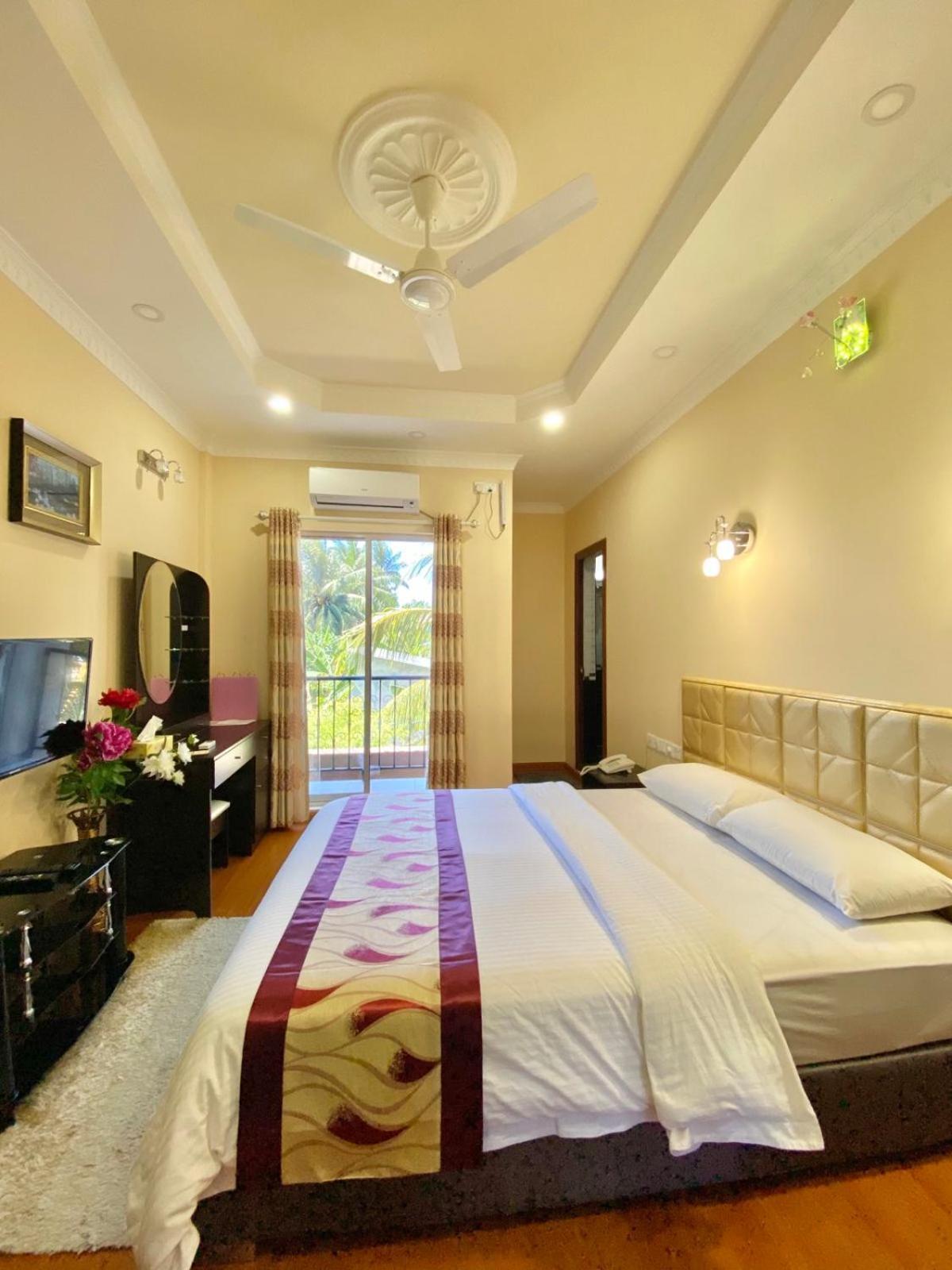 Hotel Abuharee Grand Addu City Zewnętrze zdjęcie